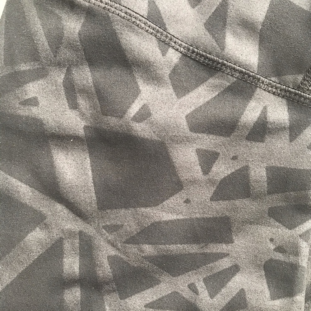 Old Navy Active Crop Leggings - Picture 3 of 8